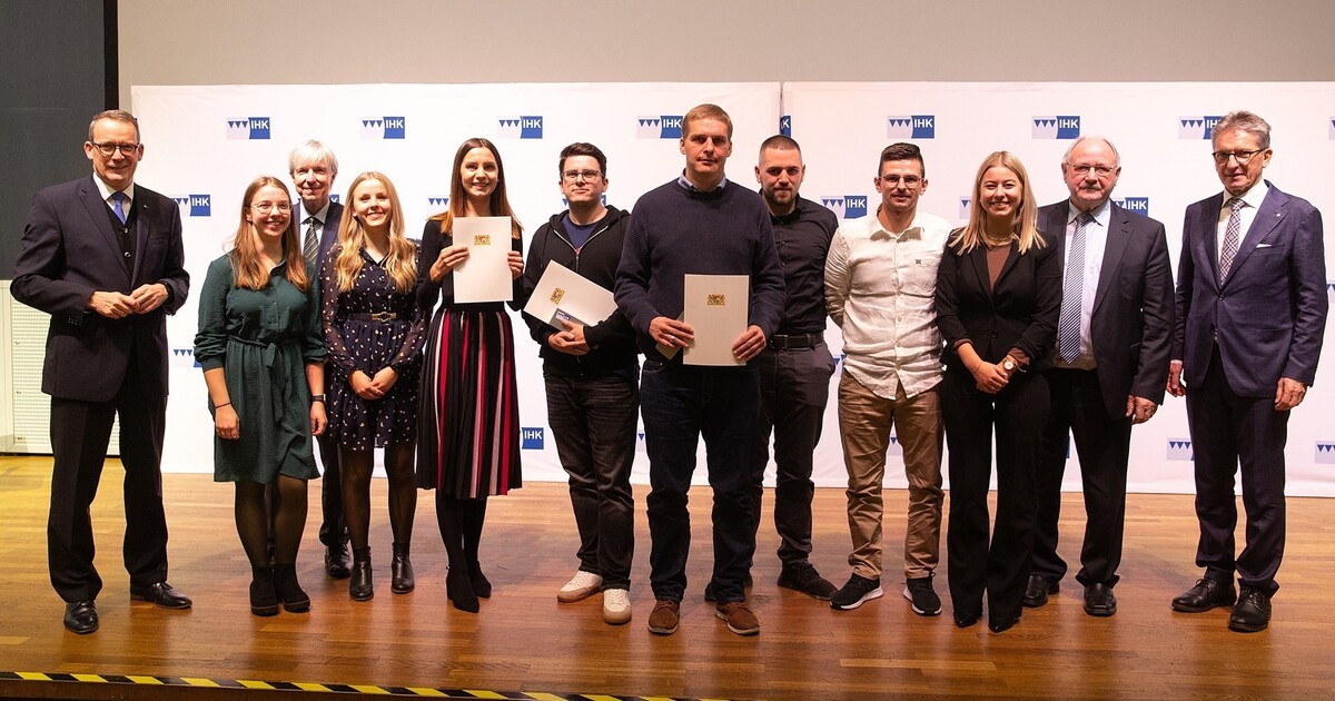 Ihk F R Oberfranken Bayreuth Absolventen Der H Heren Berufsbildung