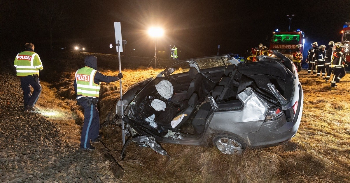 Auto Berschl Gt Sich Mehrfach Frau Bei Unfall Bei Bad Rodach Schwer