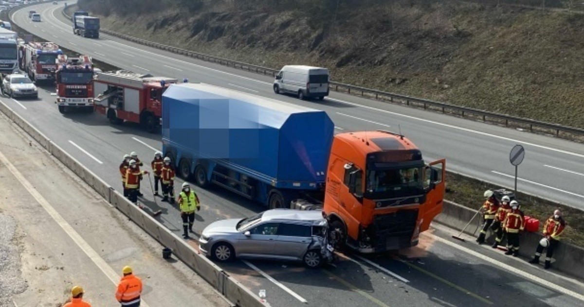 Eilmeldung A9 Bei Pegnitz Nach Schwerem Unfall Gesperrt Tvo De