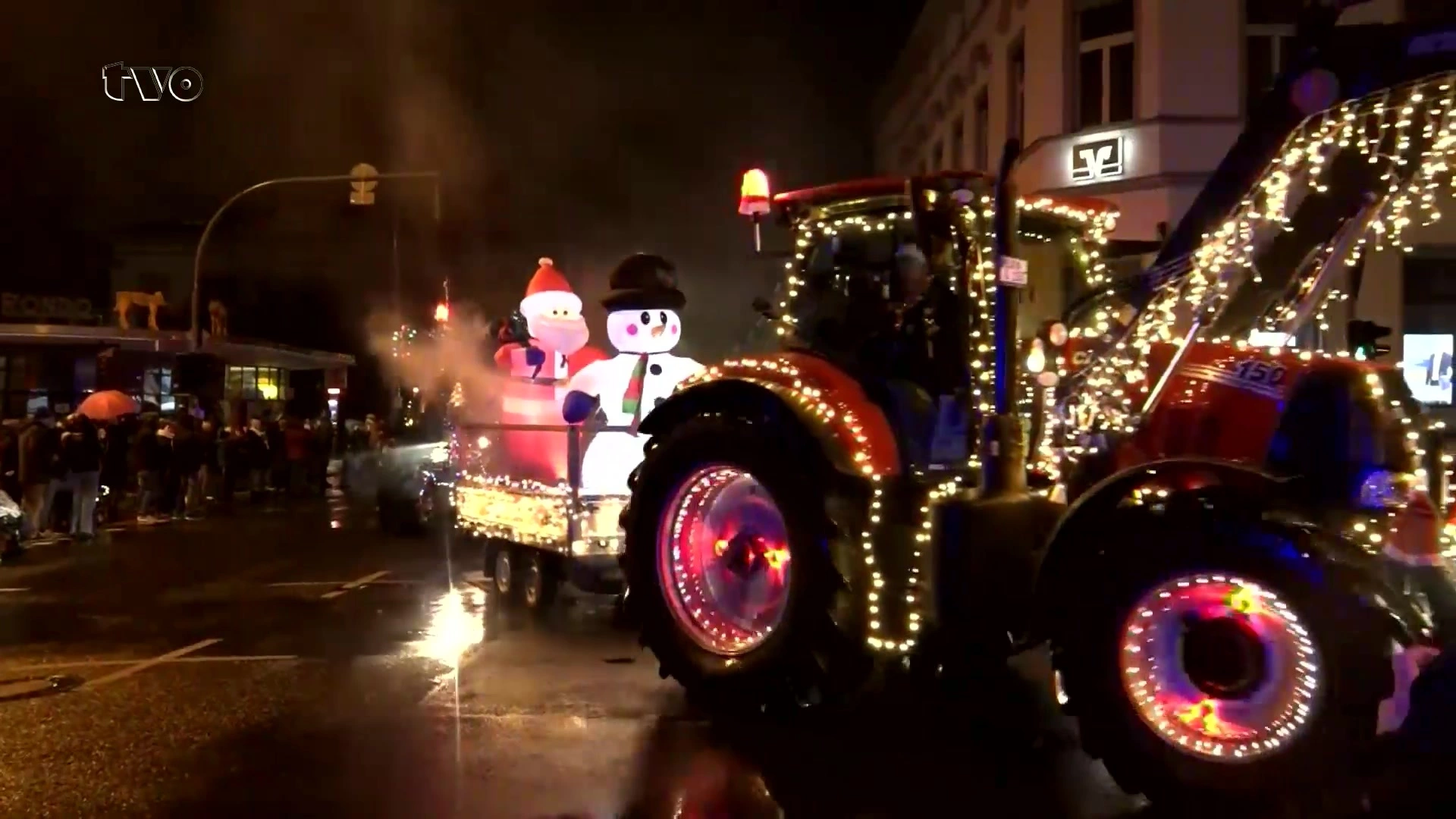 Bamberg: Leuchtende Traktoren bringen Weihnachtsfreude